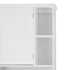 Weißer Schrank über der Toilette mit verstellbarem Einlegeboden